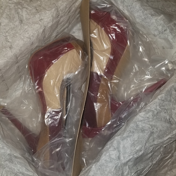 Heels - Picture 3 of 3